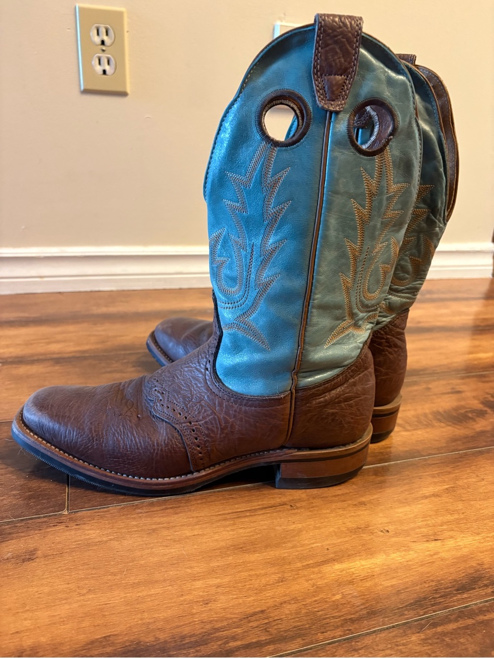 Size 10 cowboy boots